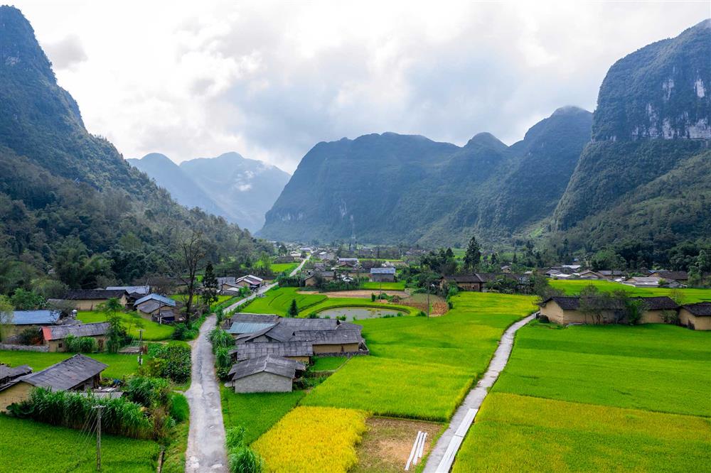 The tranquil beauty of Pho Cao Commune (Dong Van district, Ha Giang province)